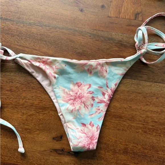 FRANKIES BIKINIS: WILDFLOWER CROCHET BIKINI SET size SMALL - Picture 6 of 11